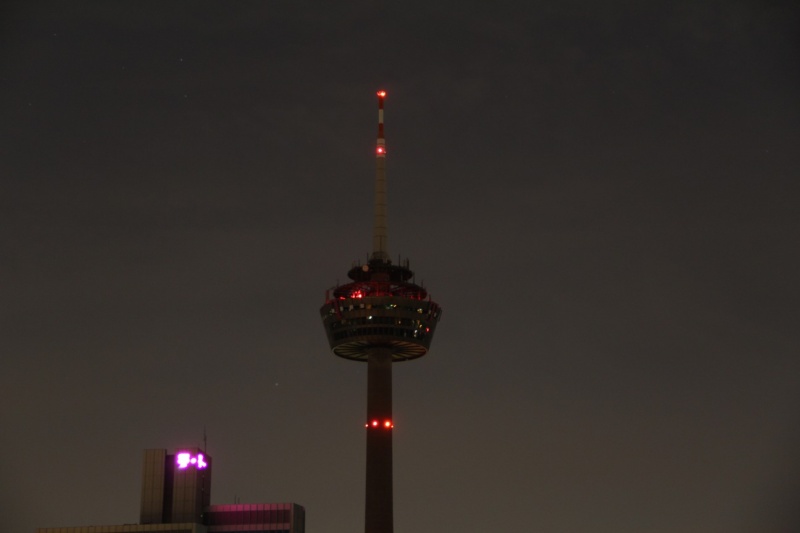 Datei:Colonius nachts.jpg