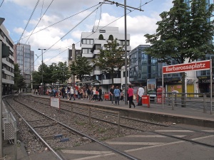 Barbarossaplatz Stadtbahn Gleis 4.jpg
